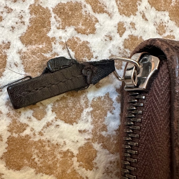 GUCCI Brown Leather Monogram W/ Blue and Green Nylon Strap Zippy Wallet - Picture 11 of 11